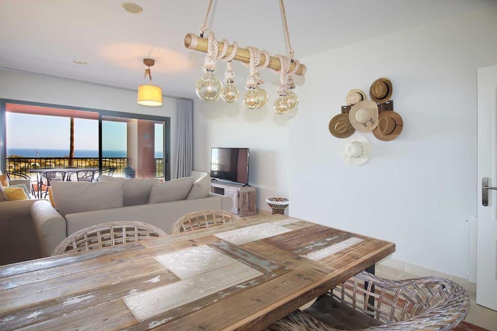 a living room with a table and a couch at Apartamento en residencial de lujo Los Flamengos in Estepona
