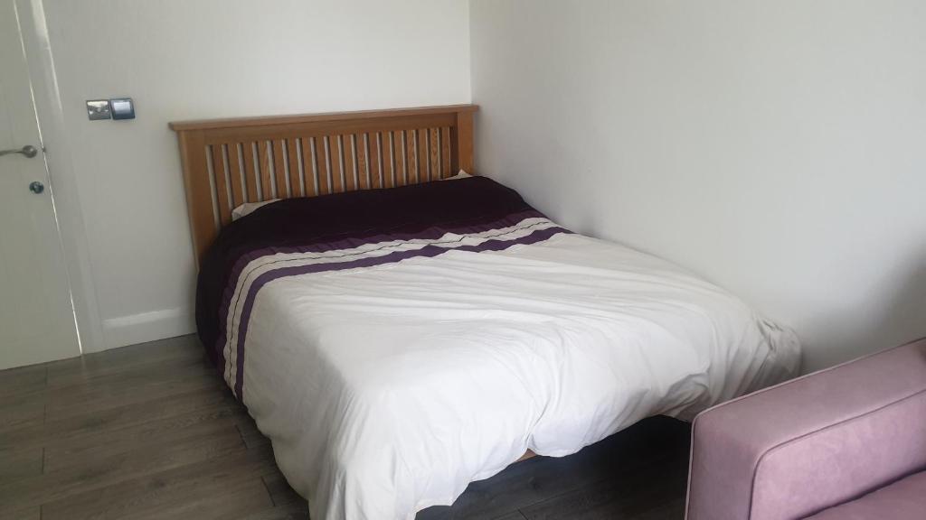 Ένα ή περισσότερα κρεβάτια σε δωμάτιο στο Apsley home, Hemel Hempstead