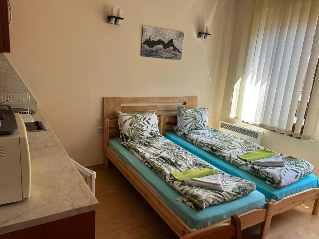 a room with two beds in a room at Studio in Cedar Lodge 3 in Bansko
