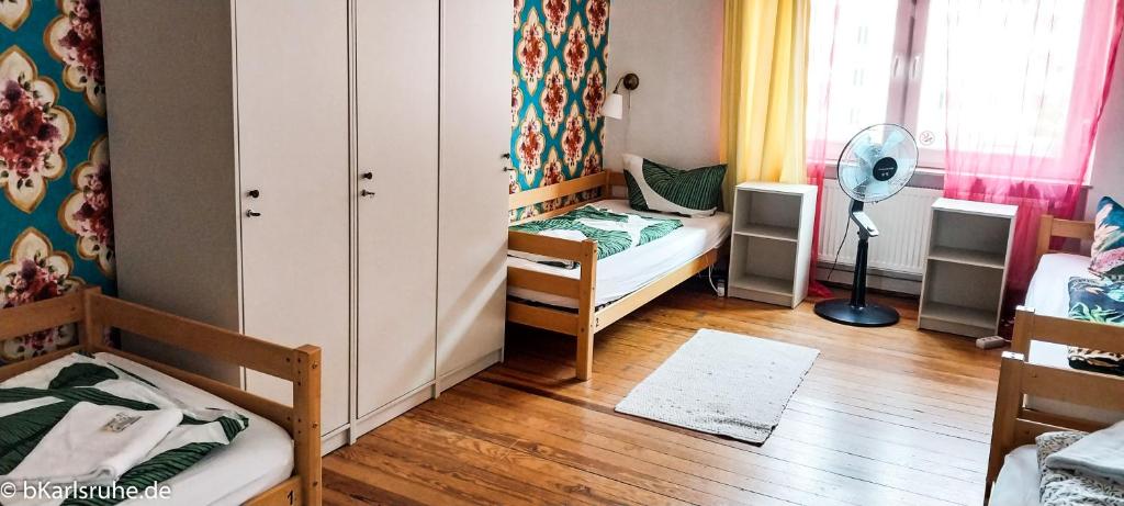 Postel nebo postele na pokoji v ubytování bKarlsruhe.de