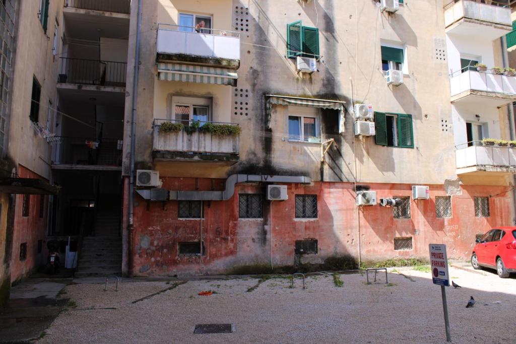 Budova, v ktorej sa apartmán nachádza