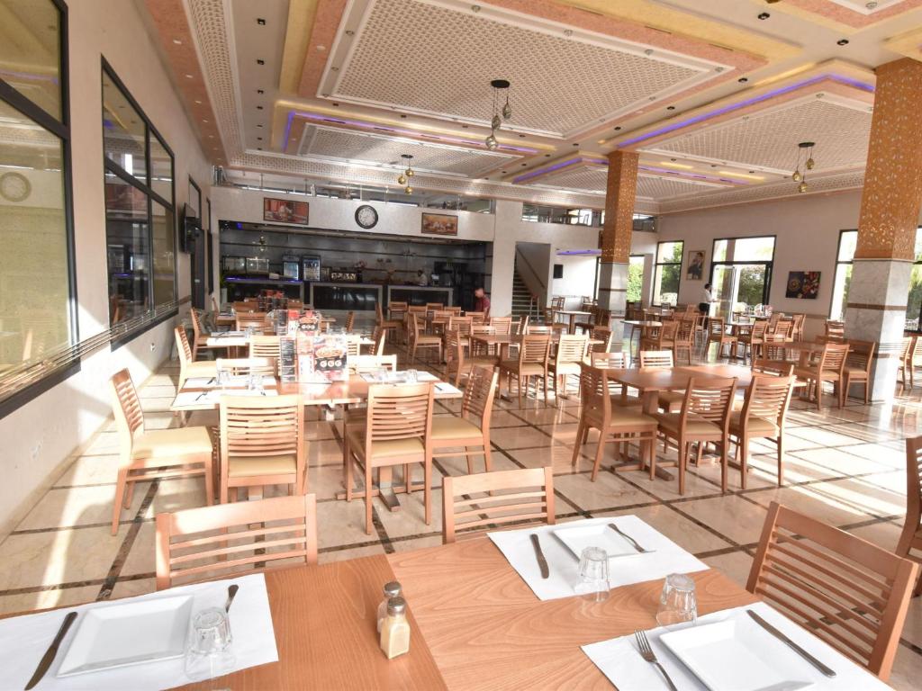 Restaurace v ubytování Perle de Souihla