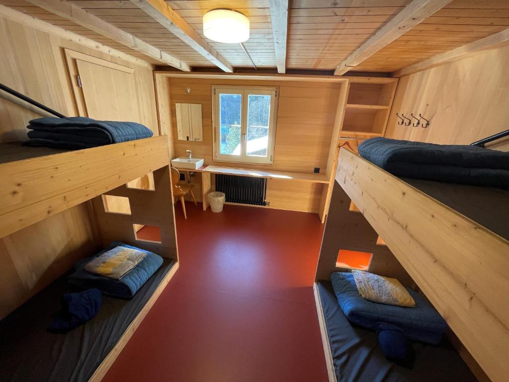 Postel nebo postele na pokoji v ubytování Naturfreunde Hostel Grindelwald