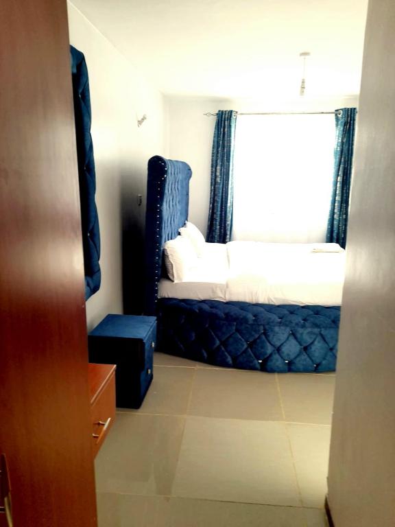 Postel nebo postele na pokoji v ubytování Jacky's Milimani suites