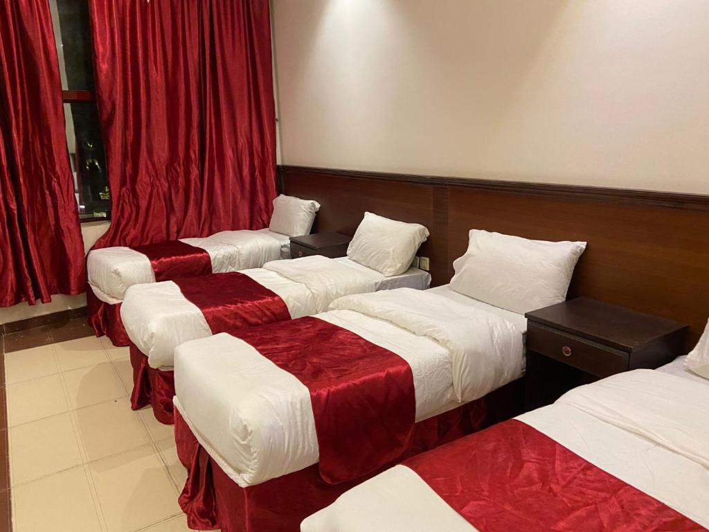 Ένα ή περισσότερα κρεβάτια σε δωμάτιο στο Cent Al Khair Hotel Makkah