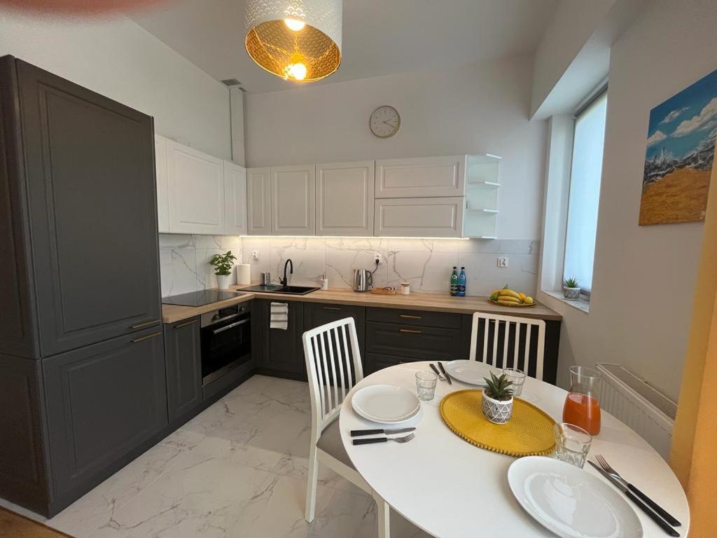 R HOUSE - brand new apartments with patio and garage - 3