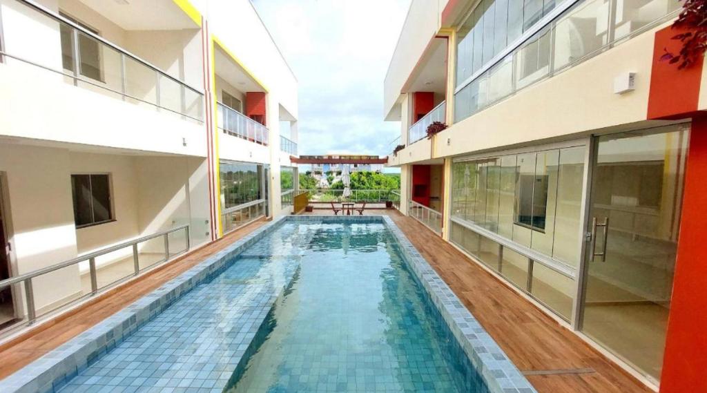 a swimming pool in the middle of a building at Premier do Atalaia M203 in Salinópolis