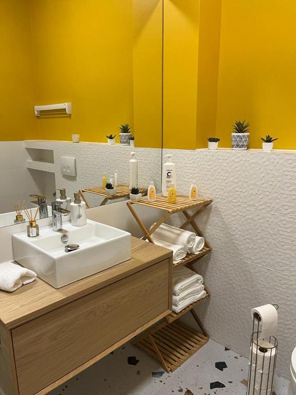 R HOUSE - brand new apartments with patio and garage - 11