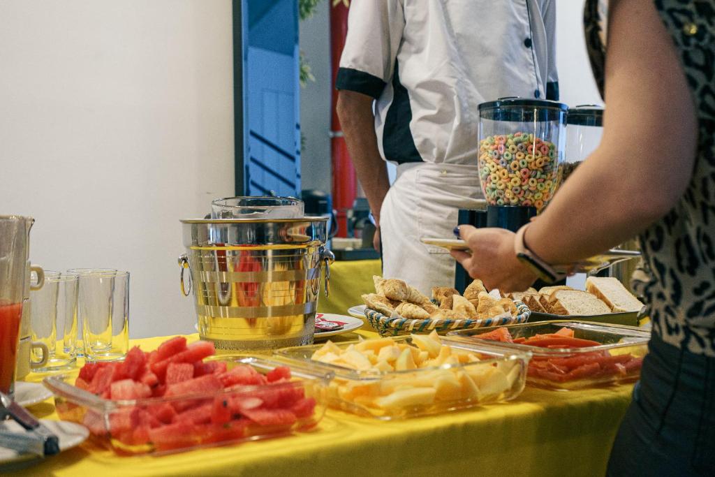 Makanan di atau berdekatan hotel