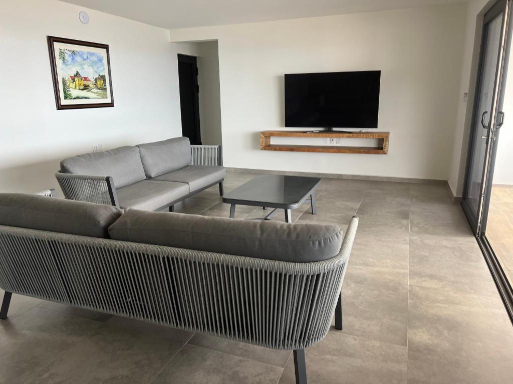 TV o dispositivi per l'intrattenimento presso Lagun Sunset Resort All Natural Clothing Optional