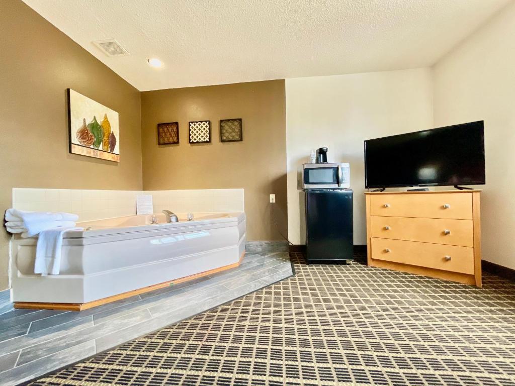 The Quincy Inn & Suites - Room King Con Baño De Spa