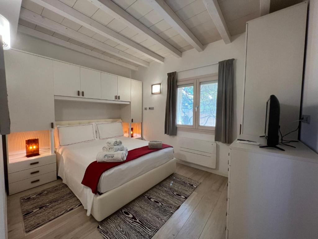 A bed or beds in a room at Antica Fonte Holiday Homes