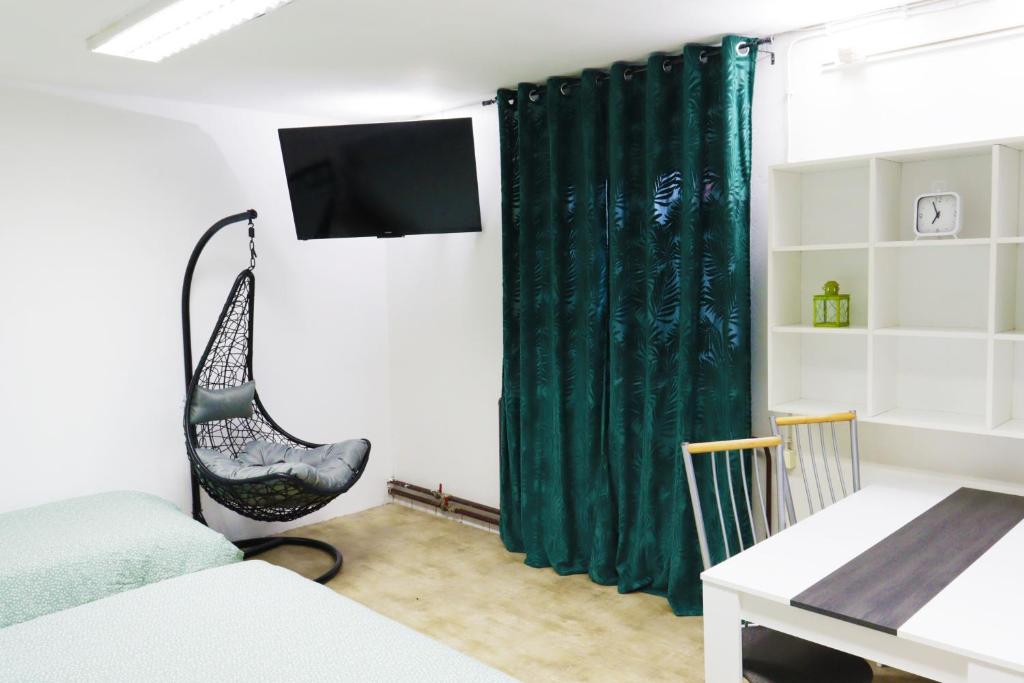 TV a/nebo společenská místnost v ubytování STUDIO STUDIO +