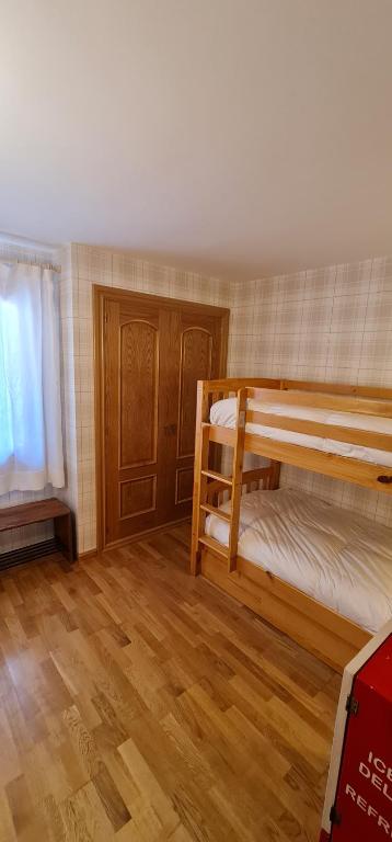 Postel nebo postele na pokoji v ubytování Salamandra Panticosa