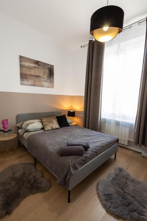 Posteľ alebo postele v izbe v ubytovaní ClickTheFlat Aleje Niepodległości Center Apart Rooms