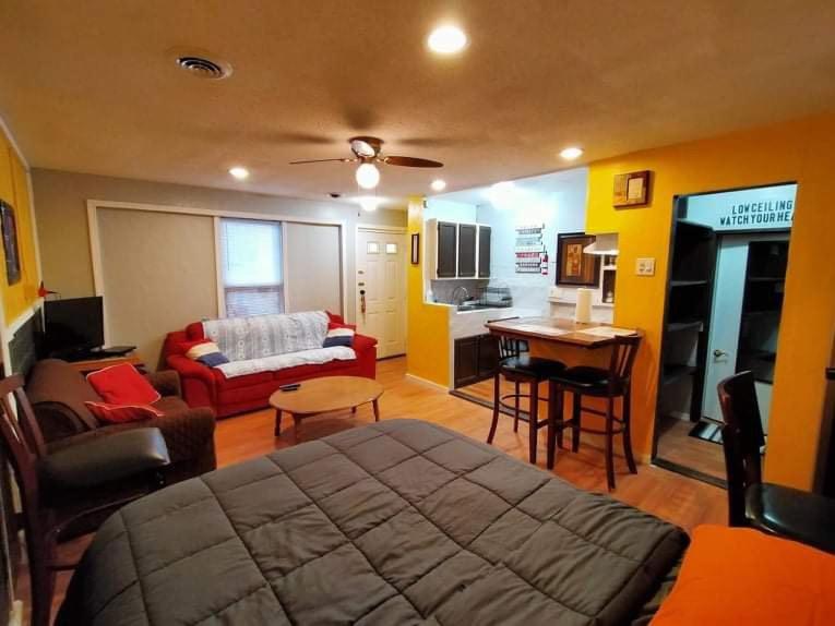 NIAGARA FALLS New York USA Lovely Studio unit C, Niagara Falls (updated