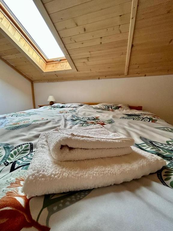 Postel nebo postele na pokoji v ubytování Magiczne Wzgórze