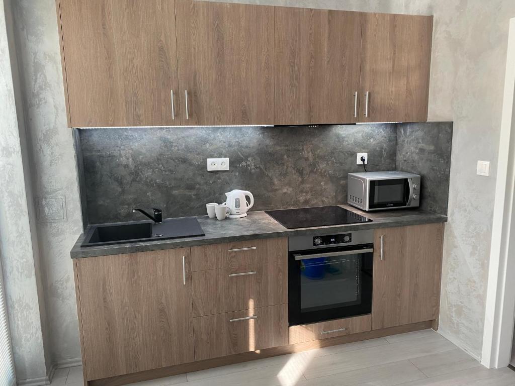 Kuchyň nebo kuchyňský kout v ubytování Maja apartman