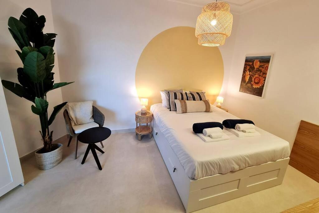 Postel nebo postele na pokoji v ubytování Yas Island Luxury Studio near F1 and concerts