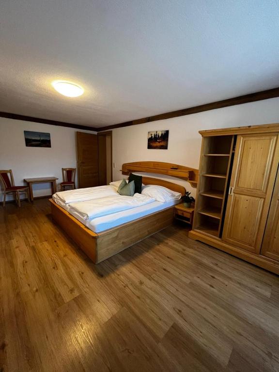 Postel nebo postele na pokoji v ubytování Unterlettlhof