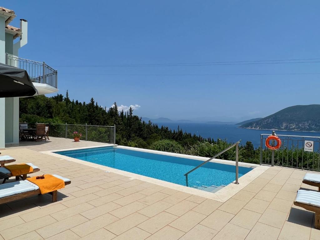 The swimming pool at or close to Villa Vassilis Fiscardo Kefalonia