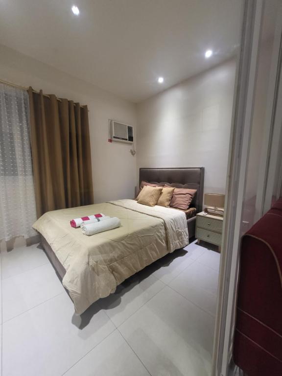Gulta vai gultas numurā naktsmītnē Family-Friendly One-Bedroom Unit at Matina Enclaves
