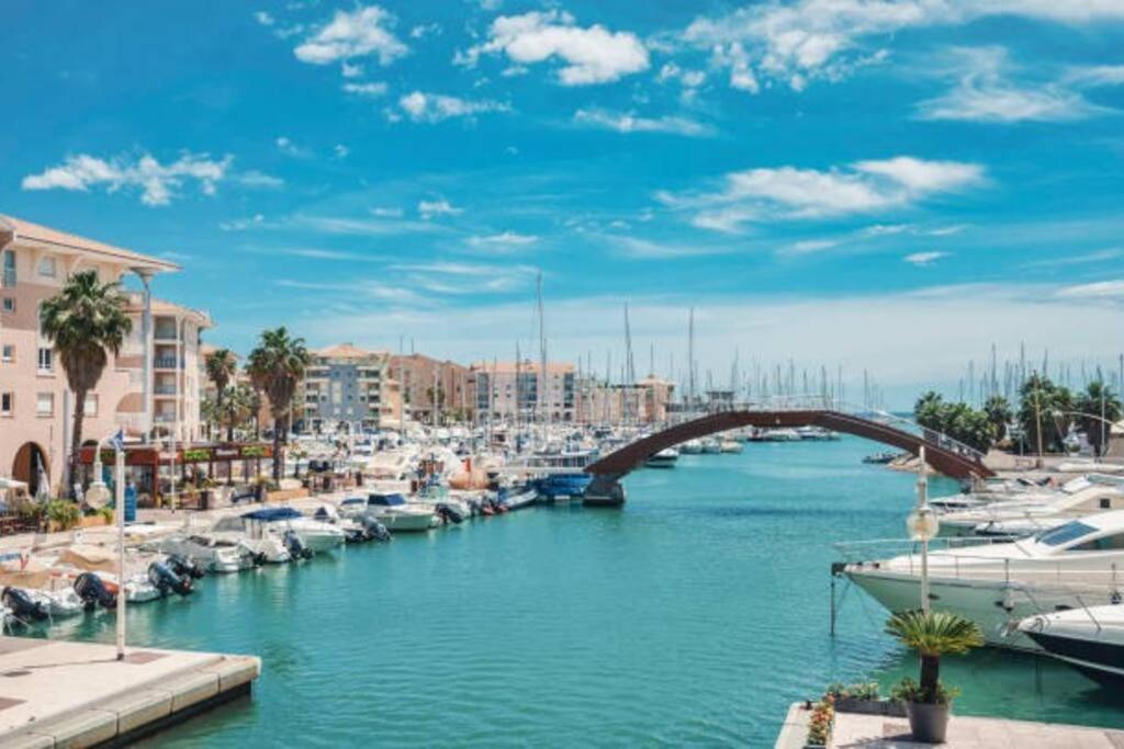 a river with boats in a marina with a bridge at Studio Le Santa-Maria - Frejus Plage in Fréjus