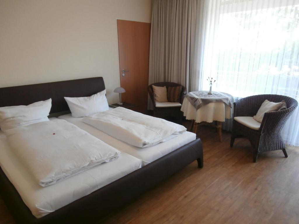 Katil atau katil-katil dalam bilik di Hotel Hasselbarth