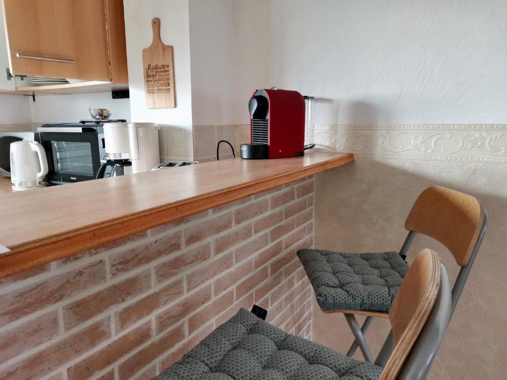 Kuchyň nebo kuchyňský kout v ubytování Le Gîte du Phare vue sur mer