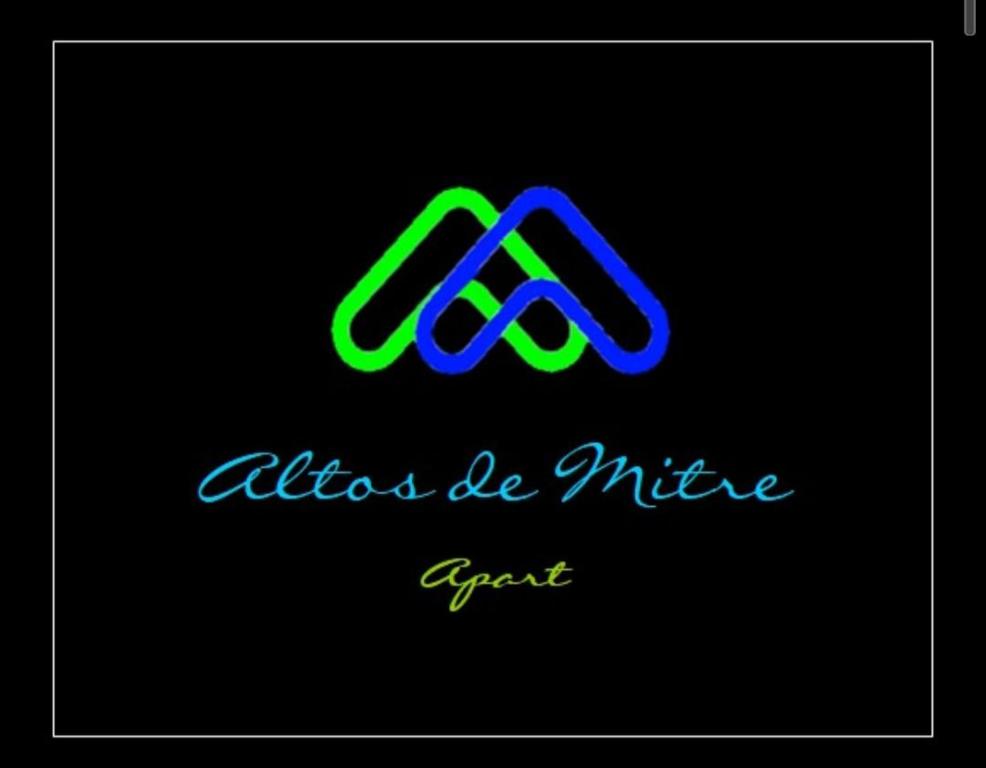 logo sur fond noir dans l'établissement Altos de Mitre, à Reconquista