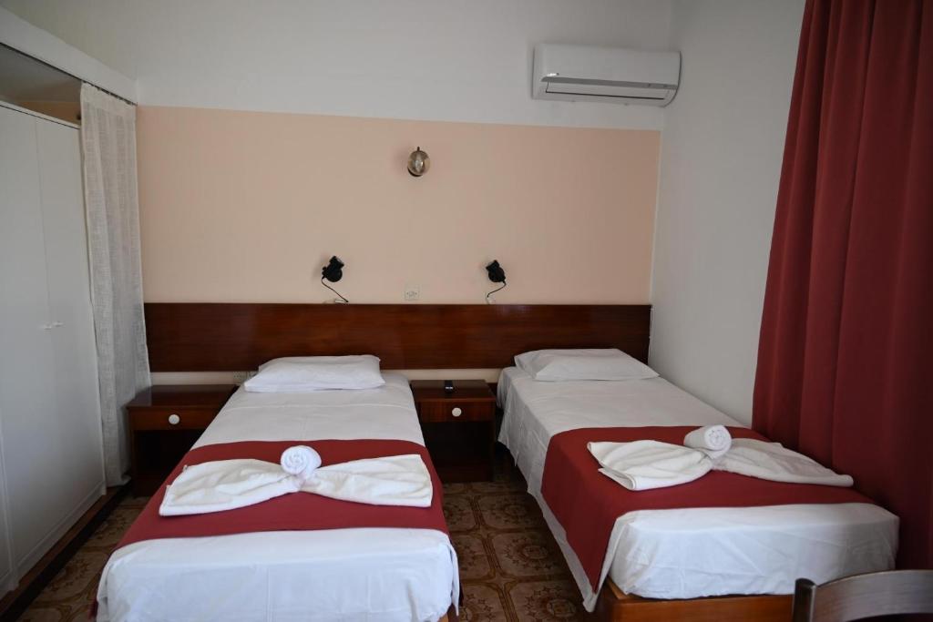 Postel nebo postele na pokoji v ubytování Helena Apartments in Paradisi