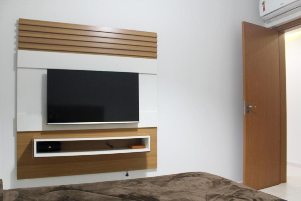 TV a/nebo společenská místnost v ubytování Quarto em Estância Velha