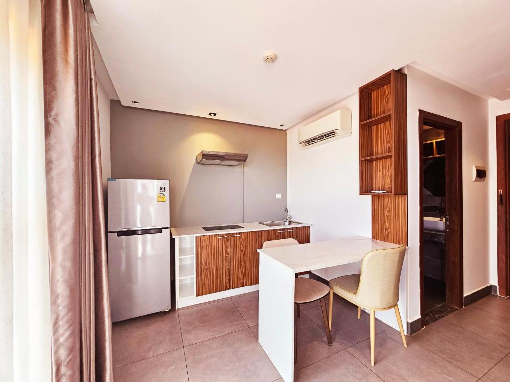 Le Botum Hotelにあるキッチンまたは簡易キッチン