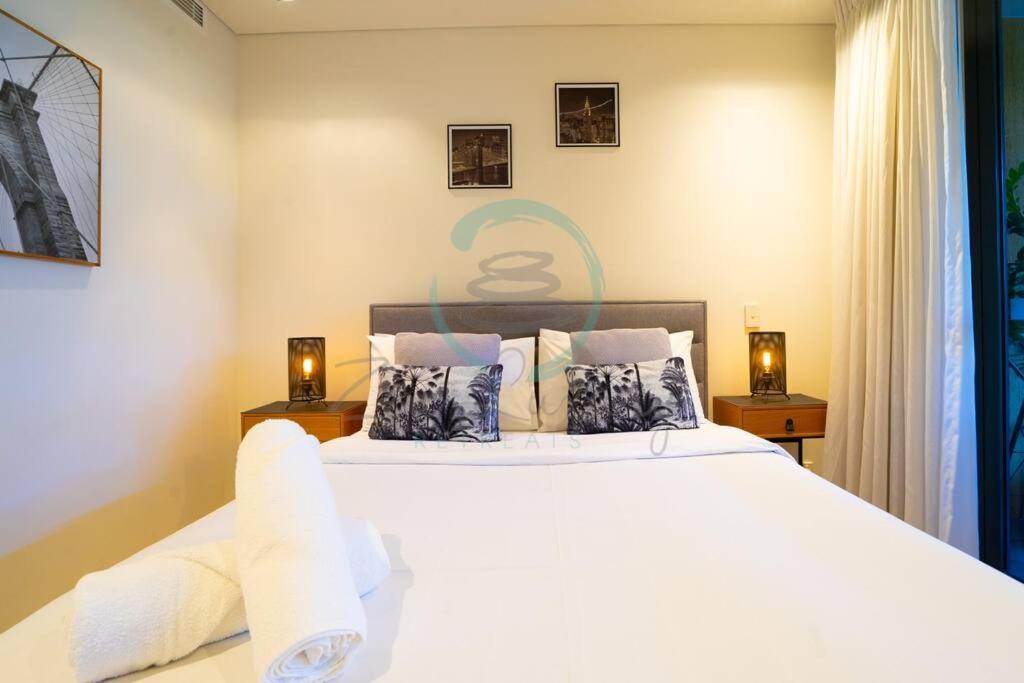 Postelja oz. postelje v sobi nastanitve Zen Seaside 1BR Waterfront Apt