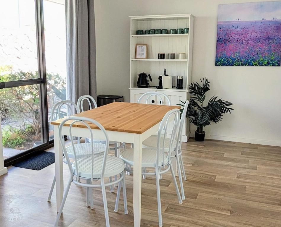 a dining room with a table and chairs at Boutique Home Close to Town and Nature in Bunbury