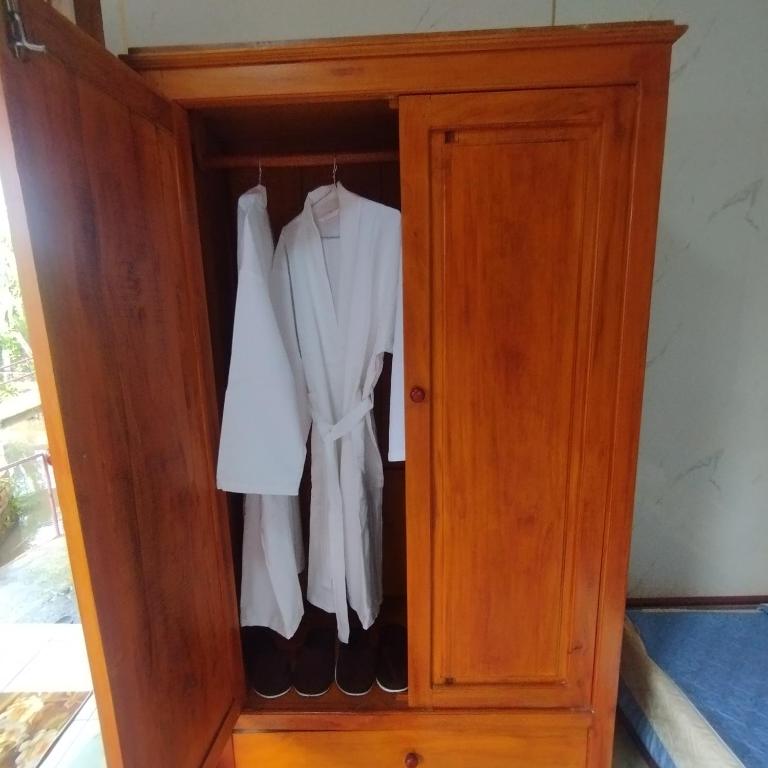 Brown House Resort - 1