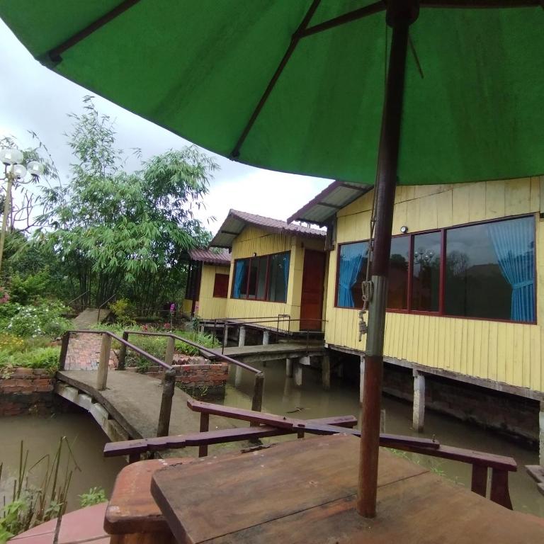 Brown House Resort - 16