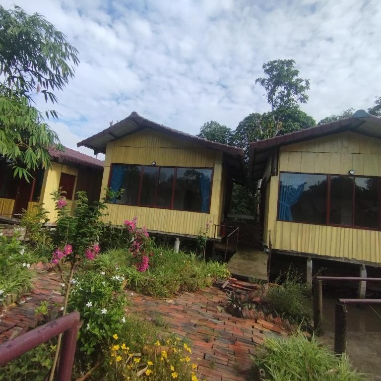 Brown House Resort - 17