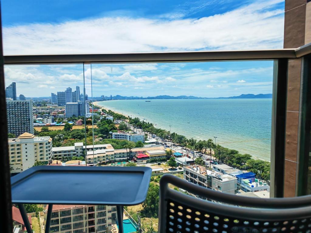 Gallery image of Copacabana五星级豪华海景公寓#芭提雅最高无边泳池#蜜月必选 in Na Jomtien