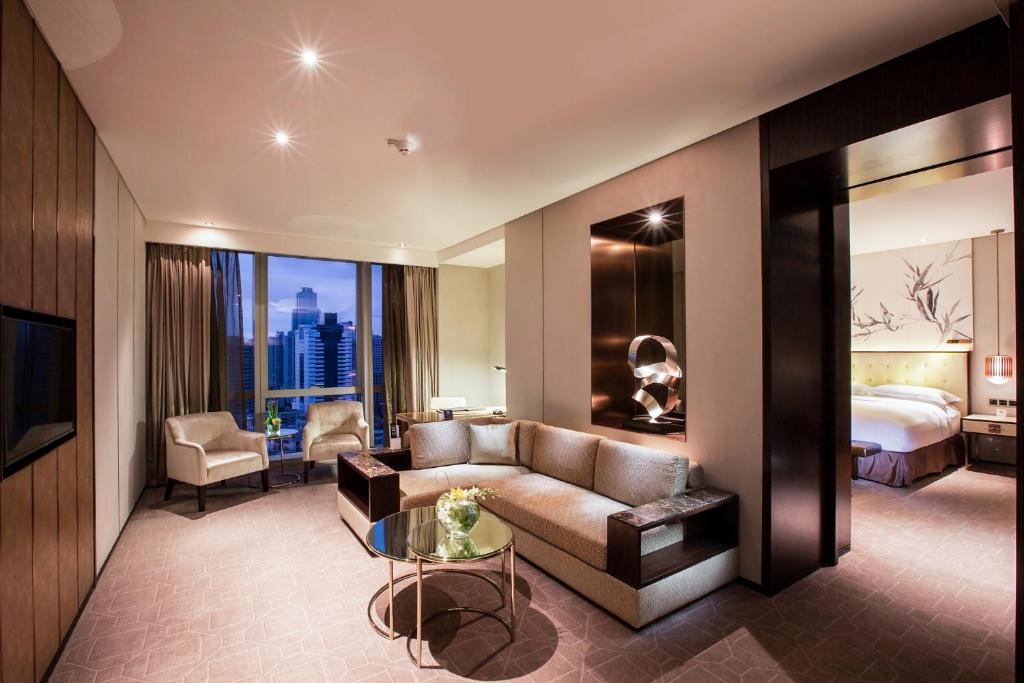 Posezení v ubytování Hilton Shenzhen Futian, Metro Station at Hotel Front Door, Close to Futian Convention & Exhibition Center