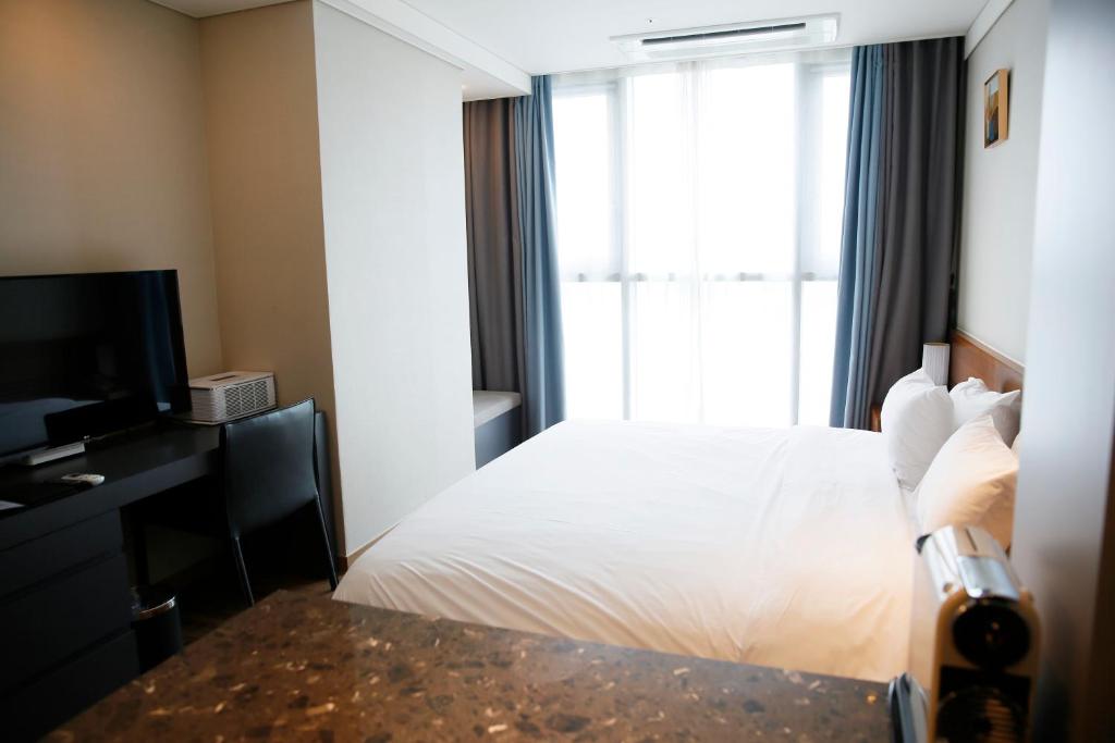 J One Hotel Cheongju - Executive Hollywood Double Room