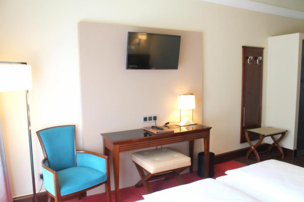 Postel nebo postele na pokoji v ubytování Dürer-Hotel
