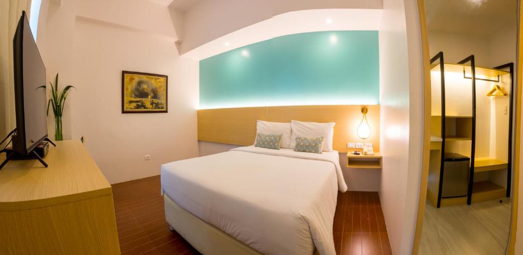 Postel nebo postele na pokoji v ubytování Allure Hotel & Suites