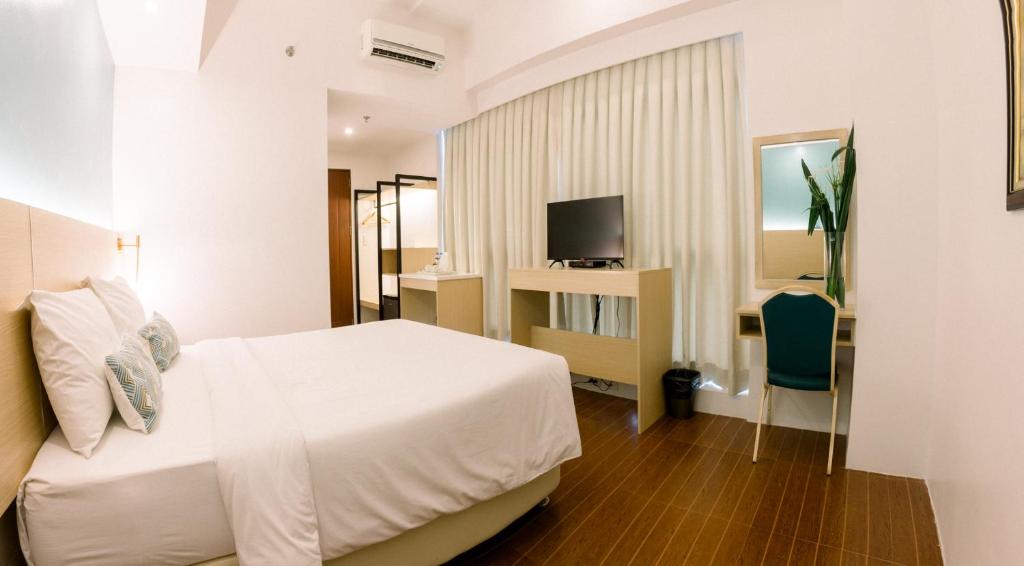TV a/nebo společenská místnost v ubytování Allure Hotel & Suites