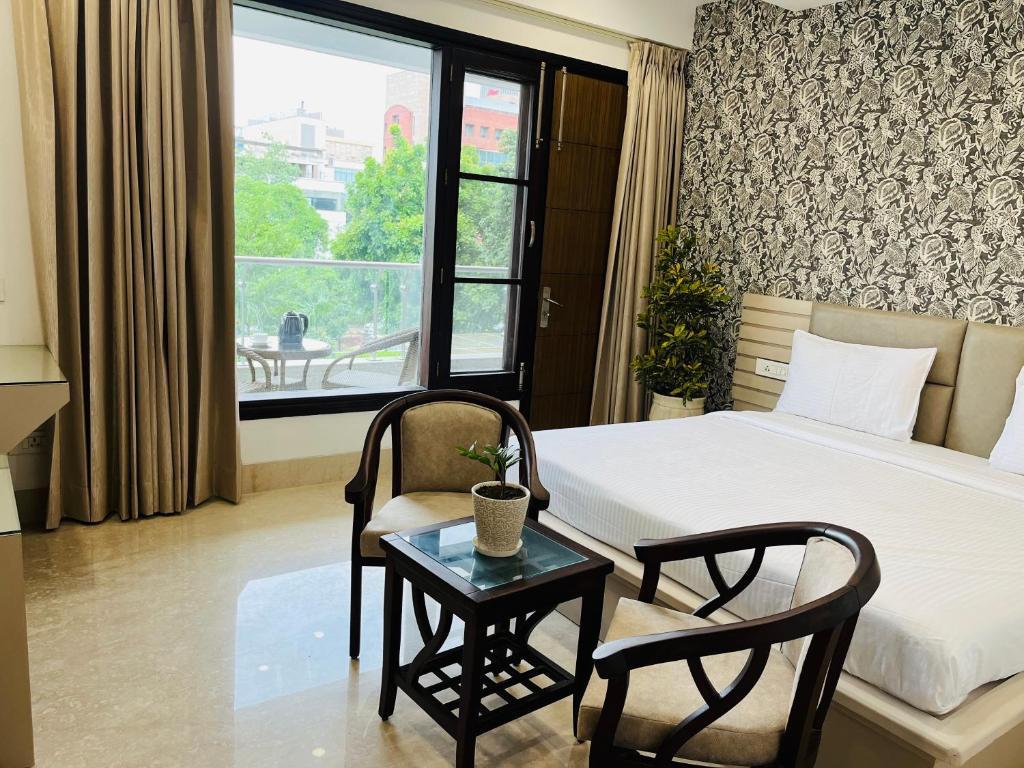 Postel nebo postele na pokoji v ubytování Gazebo Inn & Suites Medanta