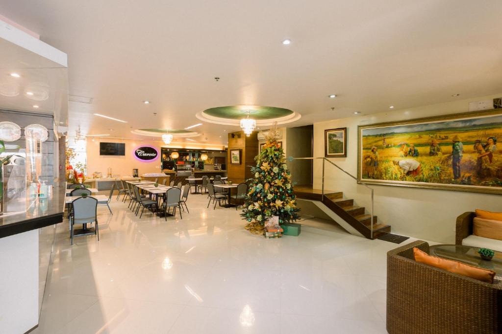 TV a/nebo společenská místnost v ubytování Allure Hotel & Suites