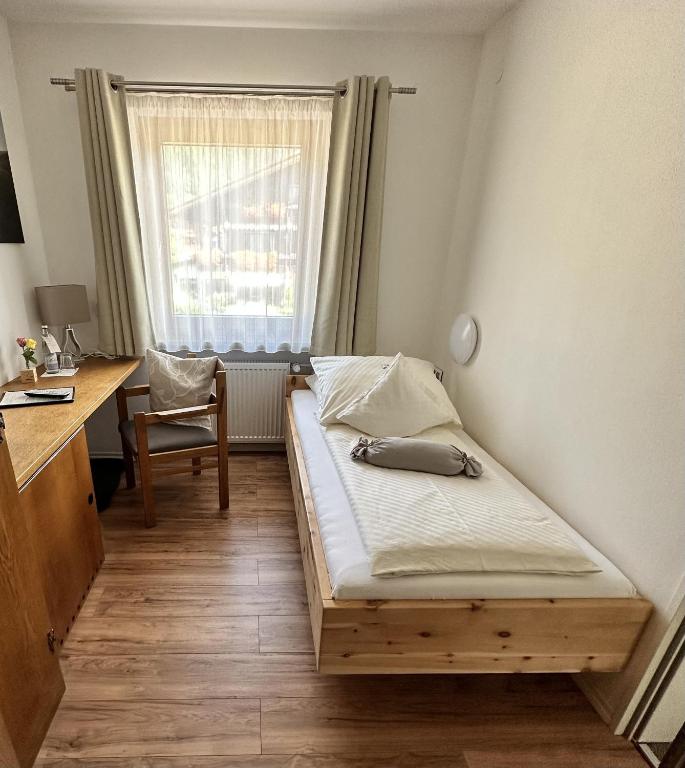 Postel nebo postele na pokoji v ubytování Gästehaus Wiesegg