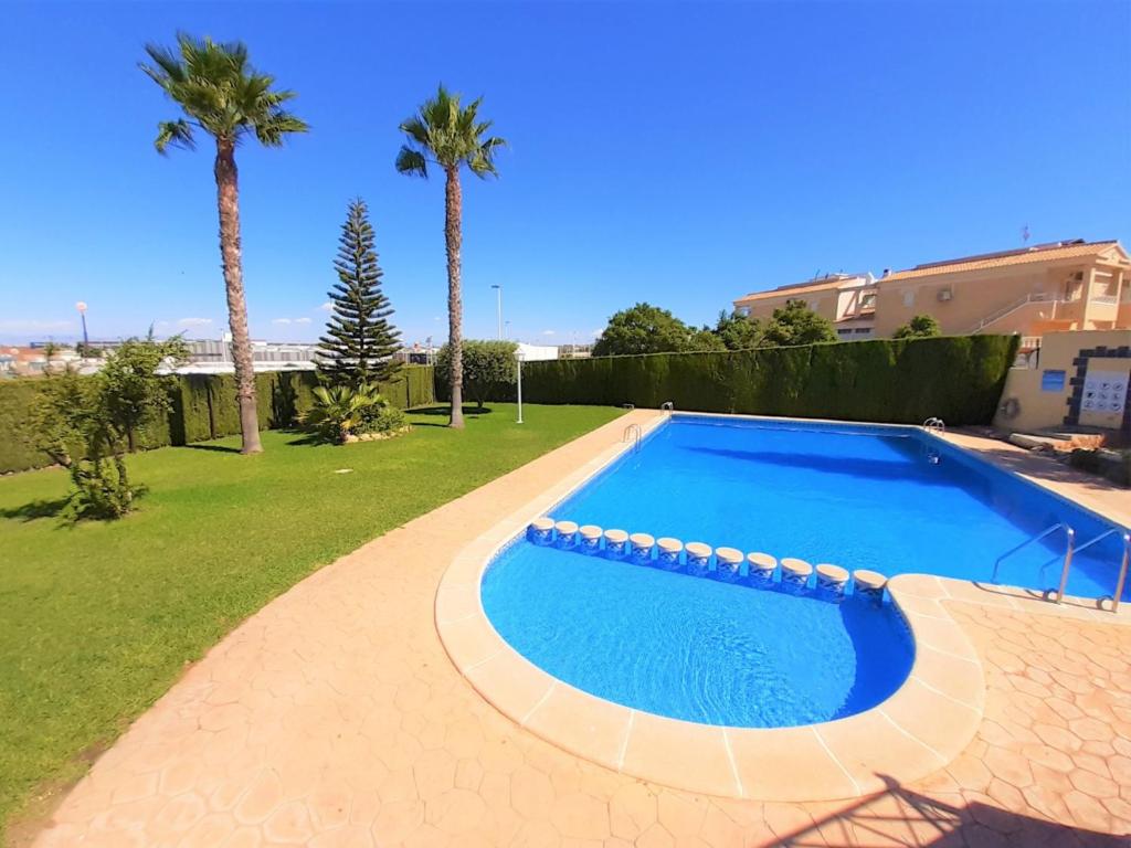 A piscina localizada em Casa Alegria apartment with pool & prv jacuzzi ou nos arredores