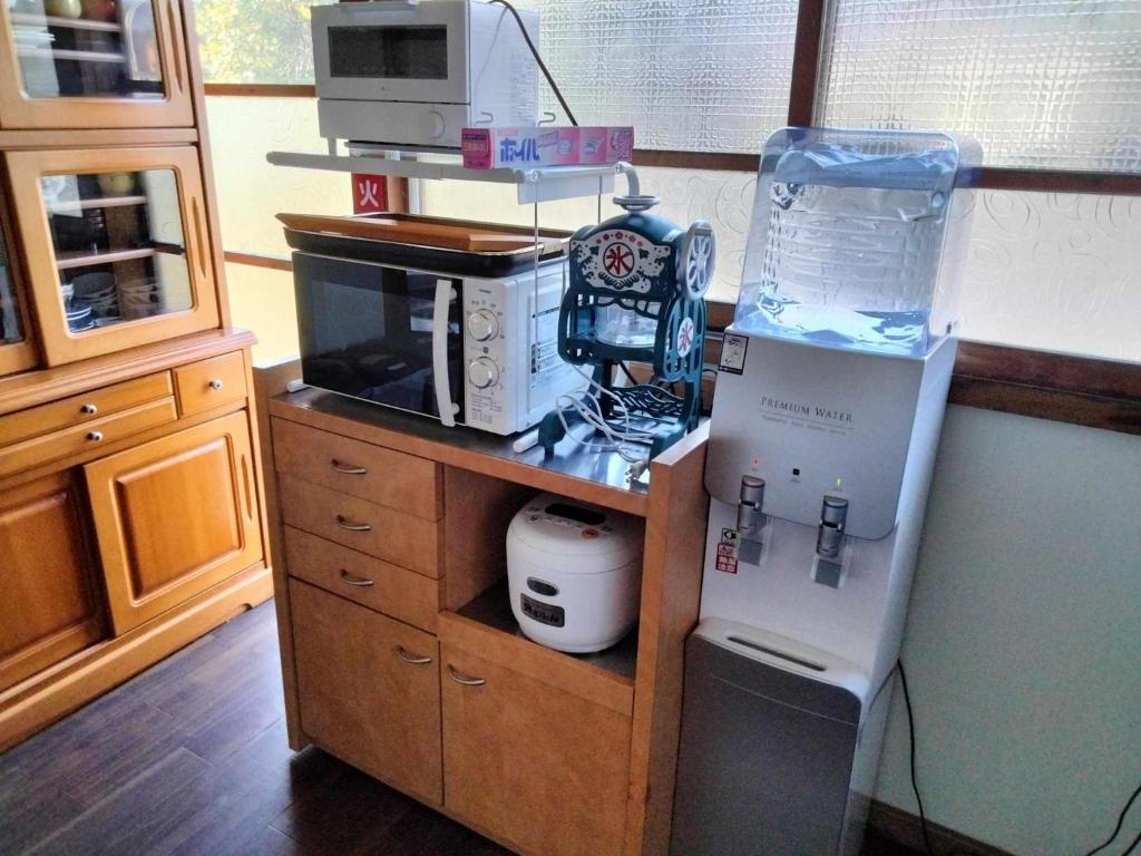 Kuchyň nebo kuchyňský kout v ubytování 農家古民家ねこざえもん奥屋敷 Nekozaemon-Gest house