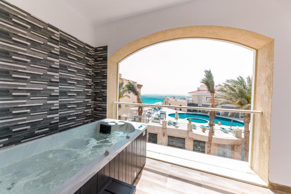 Bazén v ubytování KaiSol Romance Resort Sahl Hasheesh - Adults Only nebo v jeho okolí